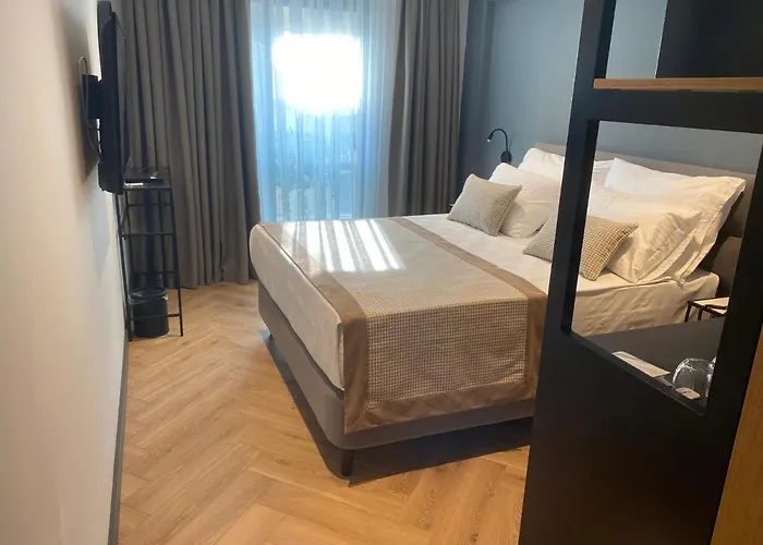 In The Middle Antália