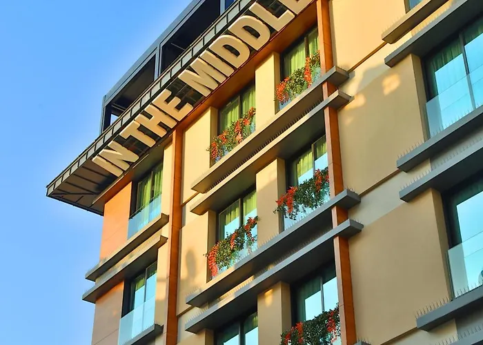 In The Middle Antália