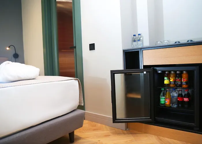 Hotel In The Middle 3*