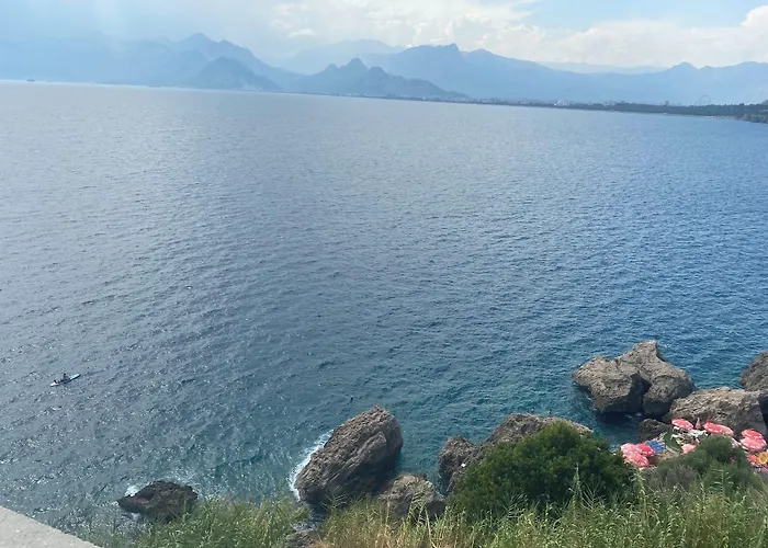 Hotel In The Middle 3*