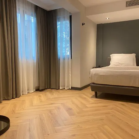 Hotell In The Middle 3*