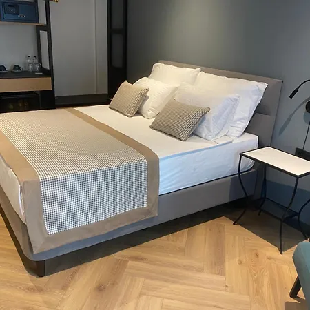 In The Middle Szálloda 3*