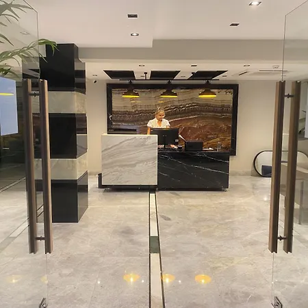 Hotell In The Middle