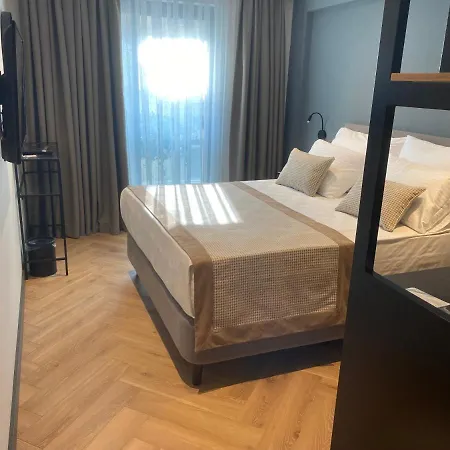 In The Middle アンタルヤ