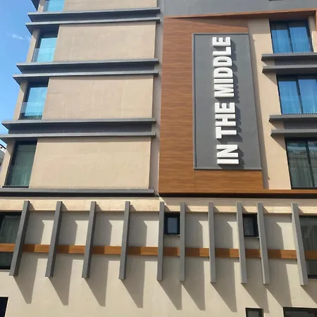 In The Middle Hotel 3*