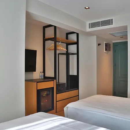 In The Middle Hotel 3*