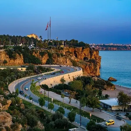 Ξενοδοχείο In The Middle Αττάλεια