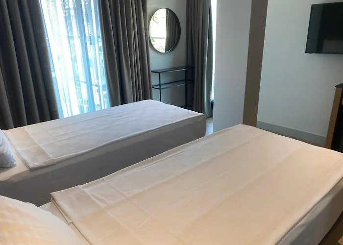 In The Middle Hotel Antalia