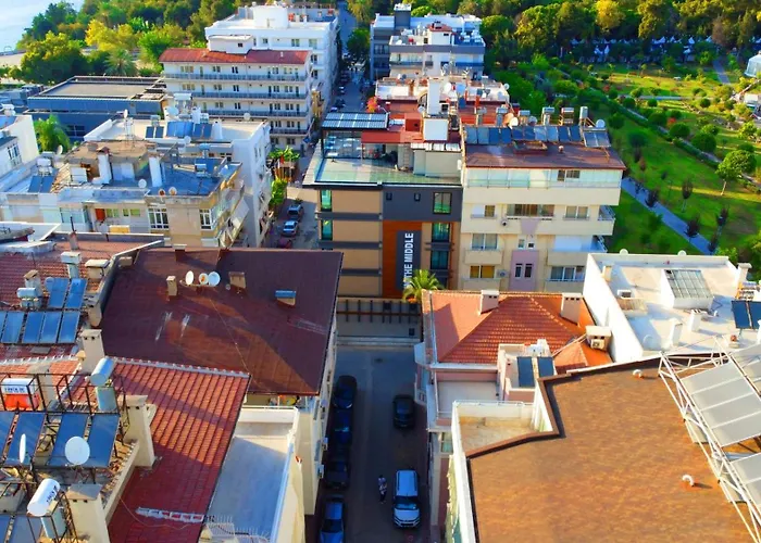 In The Middle Hotel Antalia