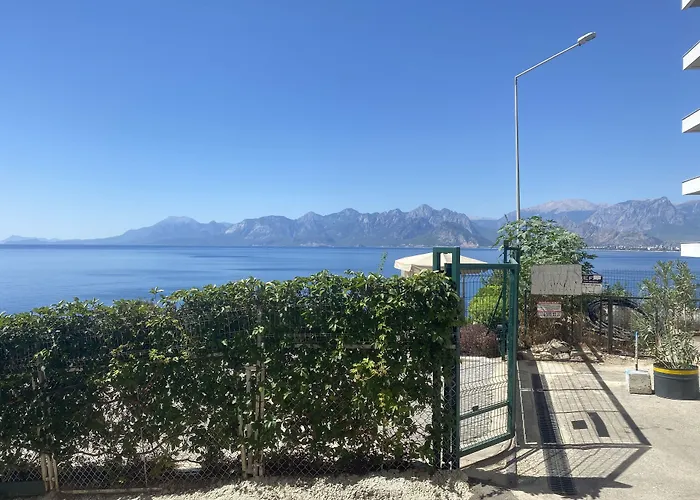 Hotel In The Middle Antalia