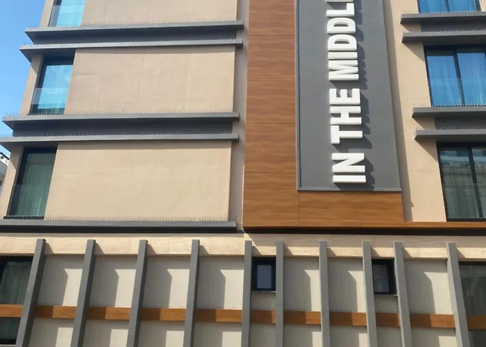 In The Middle Hotel 3*