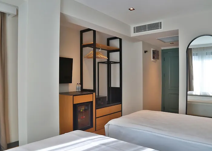 In The Middle Hotel 3*