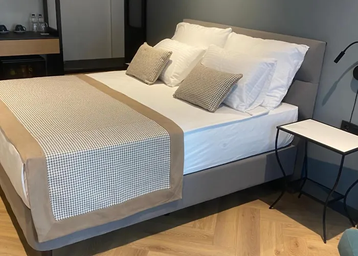 In The Middle Hotel 3*