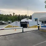Отель In The Middle 3*