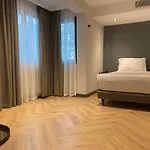 Отель In The Middle 3*