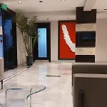 In The Middle Анталья