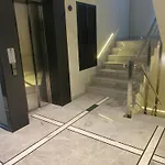 Отель In The Middle 3*