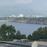Отель In The Middle 3*